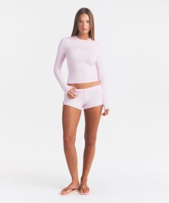 COTTON JERSEY LONG SLEEVE T-SHIRT | CHERRY BLOSSOM ON A MODEL FRONT VIEW @ | FOCUS: 0.0, 1.0, 0.9