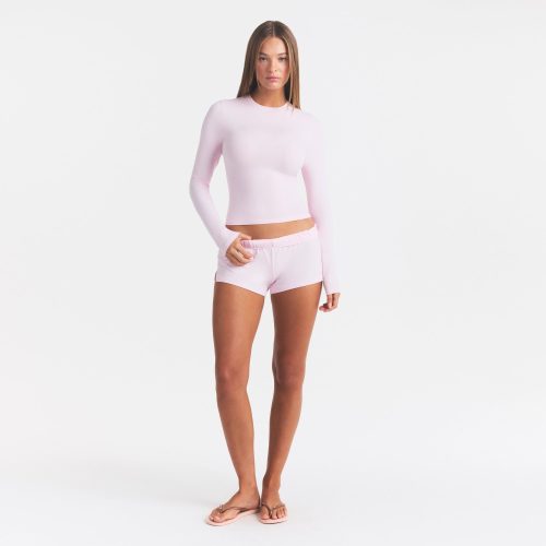 COTTON JERSEY LONG SLEEVE T-SHIRT | CHERRY BLOSSOM ON A MODEL FRONT VIEW @ | FOCUS: 0.0, 1.0, 0.9