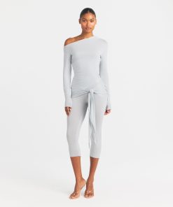 CUPRO JERSEY WRAP CAPRI | PEARL ON A MODEL FRONT VIEW @ | FOCUS: 0.0, 1.0, 0.9