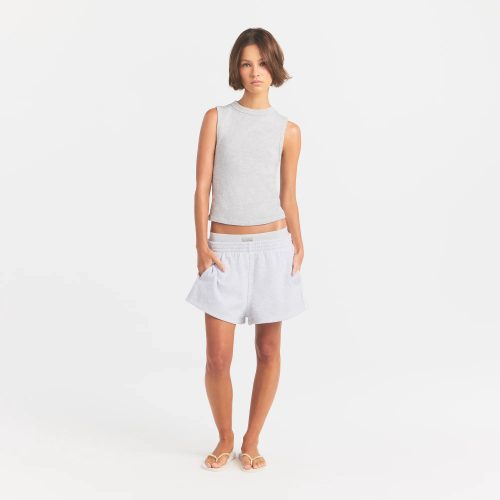 COTTON FLEECE OVERSIZED DOUBLE WAISTBAND SHORT | LIGHT HEATHER GREY ON A MODEL FRONT VIEW @ | FOCUS: 0.0, 1.0, 0.9