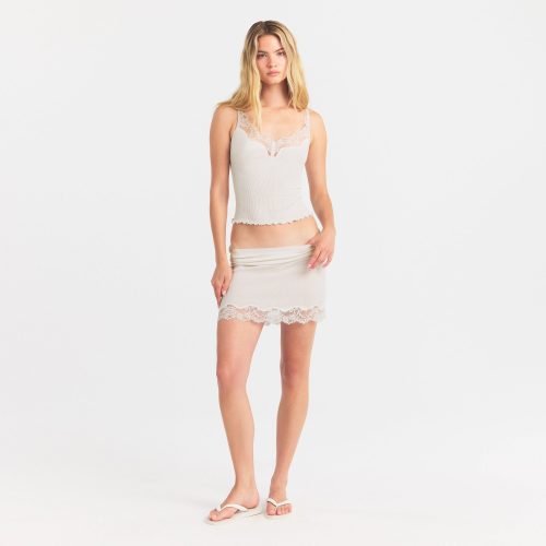 RIB KNIT LACE MINI SKIRT | EGRET ON A MODEL FRONT VIEW @ | FOCUS: 0.0, 1.0, 0.9