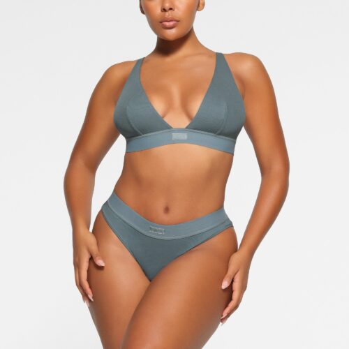PLUNGE BRALETTE