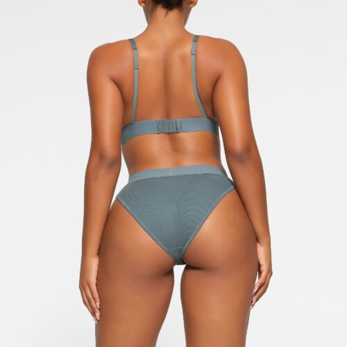 PLUNGE BRALETTE