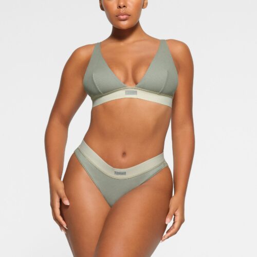 PLUNGE BRALETTE