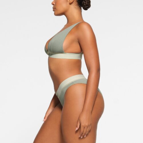 PLUNGE BRALETTE