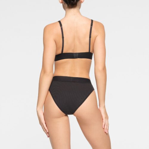 PLUNGE BRALETTE