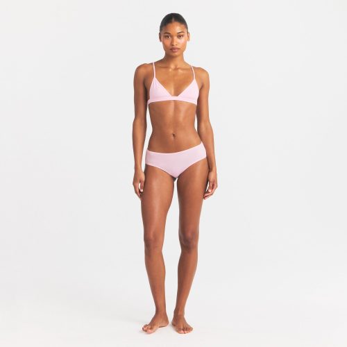 EVERYDAY COTTON HIPSTER | PEONY ON A MODEL FRONT VIEW @ | FOCUS: 0.0, 1.0, 0.9