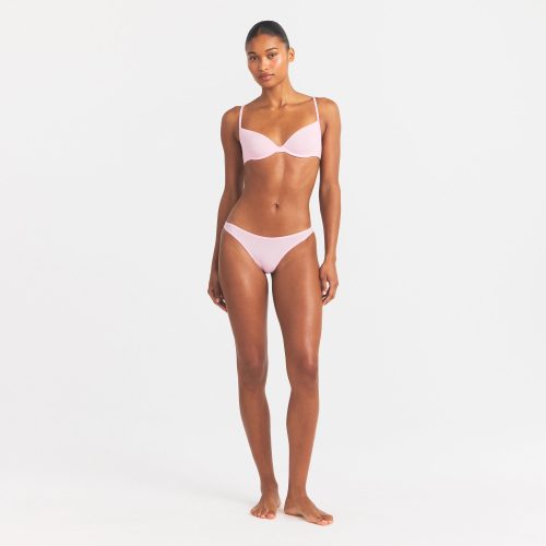 EVERYDAY COTTON THONG | PEONY ON A MODEL FRONT VIEW @ | FOCUS: 0.0, 1.0, 0.9